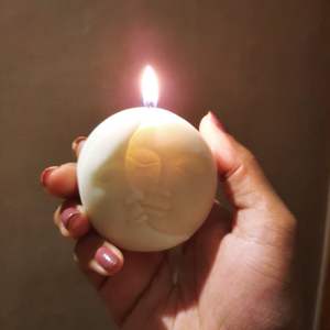 Vela decorativa perfumada con aroma a sol y luna de calidad premium disponible a precio de mayorista de fabricante indio. - Product Image 1