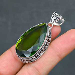 Magnifique pendentif en péridot vert, pierre précieuse créée en laboratoire, en argent sterling 925, fait main, bijou statement, cadeau pour femme, très demandé - Product Image 1