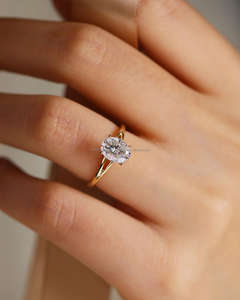 Bague de mariage/fiançailles unisexe en or jaune 18 carats de style vintage, cultivée en laboratoire IGI/GIA, diamant taille ovale, cadeau parfait pour un anniversaire ou une fête - Product Image 3