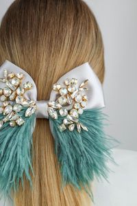 Élégante Barrette à Cheveux en Acrylique Blanc avec Nœud, Décoration Florale et Perles, Ruban de 24 cm, Accessoire de Mariage Écologique - Product Image 4