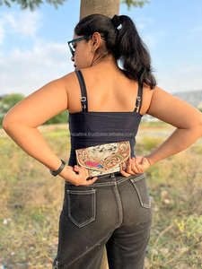 Cartera de mano occidental hecha a mano, Estilo Vintage, diseño antiguo, pelo de piel de vaca, con ranuras para tarjetas y efectivo - Product Image 3