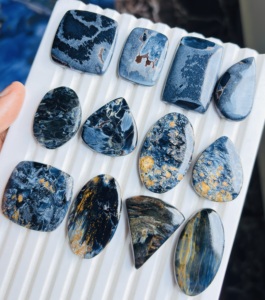 Pietersite de haute qualité, cabochon lisse et poli, pierre précieuse en vrac de forme mixte pour la fabrication de bijoux - Product Image 3