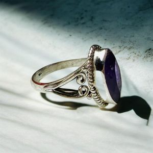 Anillo de Amatista Natural con Engaste de Bisel Hecho a Mano en Plata de Ley 925, Corte Marquesa, Piedra Púrpura, Anillo de Declaración para Mujer - Product Image 3