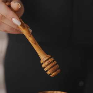 Cuillère à miel artisanale en bois d'olivier |   Brosse de cuisine rustique, bois tunisien - Product Image 1