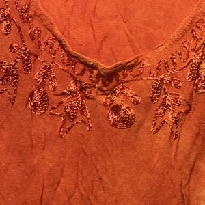 Elegante Blusa sin Mangas de Algodón Verde Oliva con Estampado Tie-Dye y Cuello Redondo para Mujer, Estilo Boho |   Vestido Casual Holgado con Corte Evase para Verano - Product Image 3