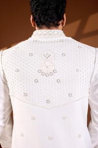Costume Indo-Occidental Rose Poussiéreux pour Homme, Motif Géométrique Mandala, Base TR Lachko avec Codage Multimédia et Séquence pour Tenue de Marié - Product Image 6