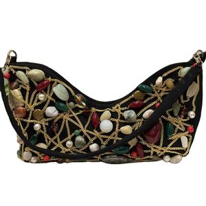 Sac à main noir en forme de croissant avec chaîne dorée et ornements en pierres mélangées – Accessoire de soirée élégant à porter à l'épaule - Product Image 1