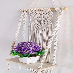 Elegante Adorno de Pared de Macramé Vertical de un Solo Nivel con Diseño de Planta Púrpura Vibrante, Decoración Contemporánea para el Hogar, Venta al por Mayor Disponible - Product Image 1