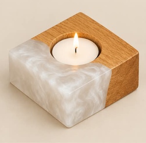 Porte-bougie unique en bois et résine pour une élégante décoration de table - Product Image 2