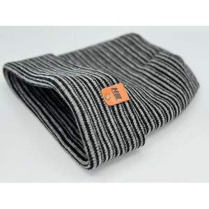 Gorro Moderno con Costura Theta y Puños en Contraste, Fabricado en EE. UU., Diseño Patentado en Gris/Negro - Product Image 2