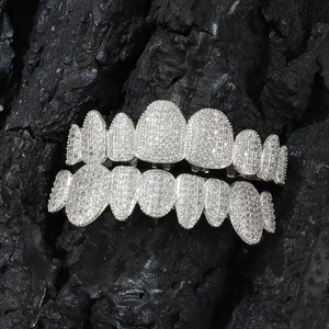 Grillz dentaires en laiton Iced Bling 20 dents, micro-incrustations de moissanite, pour le haut et le bas, pour fêtes et cosplay - Product Image 1