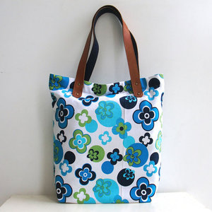Sac fourre-tout de plage en toile bleu marine à motif géométrique de taille moyenne avec bandoulière pour le shopping - Product Image 4