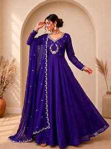 Ensemble de robe Anarkali ethnique vintage pour femmes, robe à manches longues brodée avec dupatta, longueur au sol, pour mariage et festivals - Product Image 4