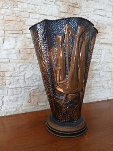 Soporte para Paraguas de Metal Oscuro con Diseño Floral Grabado, Ideal para Decoración de Entrada de Lujo, Agrega un Toque Real y Artístico - Product Image 4