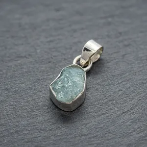 Colgante de Aguamarina Natural Blue Haven en Plata de Ley 925 con Engaste Minimalista, Joyería Unisex para Uso Diario - Product Image 5