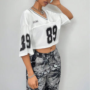 Maillot de football américain personnalisé élégant pour femme, col en V, manches courtes, en mesh, séchage rapide, protection UV - Product Image 4