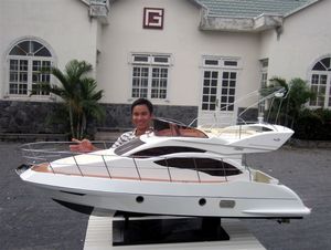 Maqueta de Barco Azimut 40 de 200 cm, de Alta Calidad, Tallada a Mano, de Madera, con Temática de Ángel, Pieza de Arte Coleccionable Oceánica - Product Image 2