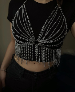 Chaîne à griffes de bikini en cristal brillant avec motif de lingerie à pompons - Product Image 2