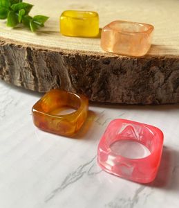 Anillo de Resina Hecho a Mano Único y Colorido, Accesorio de Joyería de Moda para Mujer, Anillo de Diseño Ligero para Uso Diario y de Fiesta - Product Image 2