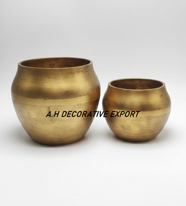 Jardinières en métal chromé de style américain moderne et luxueux |   Pots de fleurs écologiques et durables pour la décoration de la maison et des mariages |   Pot - Product Image 1