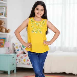 Haut brodé floral pour enfants, couleur jaune, en coton, sans manches, décontracté, pour l'été, vente en gros, vêtements confortables pour filles - Product Image 1