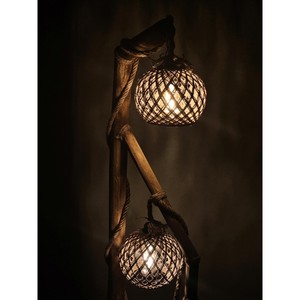 Lámpara de pie moderna de mediados de siglo con trípode de madera y pantalla de tambor beige - Product Image 3