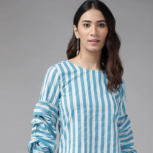 Haut pour femme en coton bleu à rayures imprimées, coupe classique, manches longues et col rond, conçu pour un usage quotidien décontracté et universel. - Product Image 1