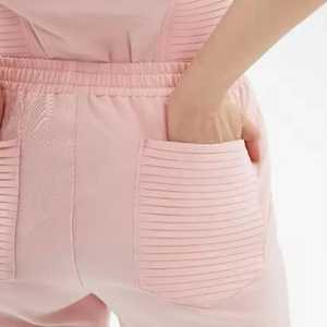 Conjuntos de Uniformes Quirúrgicos 100% Algodón Sarga, Color Personalizado, Diseñados para Higiene, Comodidad y Rendimiento Clínico - Product Image 5