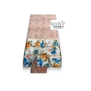 Tela de Encaje Satinado Floral de Excelente Calidad con Reverso Suave para la Producción de Prendas Cómodas, Suministro Disponible a Nivel Mundial - Product Image 4