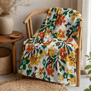 Tela de Punto de Algodón Peinado con Diseño Floral Multicolor sobre Base Blanca para Vestidos de Mujer y Niñas - Product Image 2