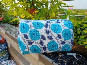 Grande trousse de maquillage matelassée faite à la main, pochettes cosmétiques à fermeture éclair, sacs de rangement pour maquillage écologiques, sacs de voyage imperméables, petits sacs - Product Image 5
