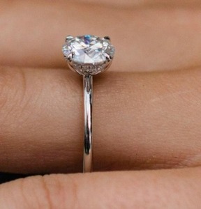 Bague de mariage en diamant taille ronde avec sertissage solitaire, bijoux en argent sterling pour elle, pierre blanche, cadeau, design minimaliste nuptial - Product Image 2