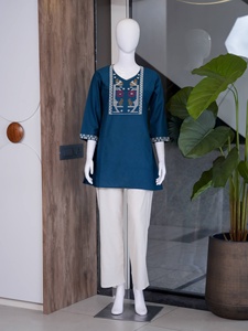 Ensemble Kurti en coton brodé bleu pour femmes avec pantalon palazzo blanc, tenue décontractée ethnique, coupe ample, toutes saisons - Product Image 4