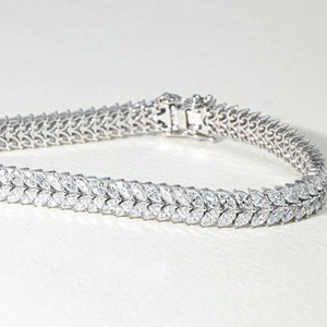 Bracelet tennis en or massif 10k 14k 18k avec diamants de laboratoire taille marquise, style classique et sertissage à griffes, bijoux fins - Product Image 3