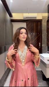 Ensemble Salwar Kameez Exclusif et Tendance avec Dupatta pour la Saison des Mariages – Notre Salwar Brodé de Paillettes et Orné de Miroirs - Product Image 3