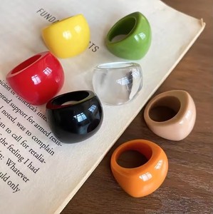 Anillo de resina hecho a mano de alta calidad, anillo redondo creativo y sencillo, accesorios de joyería con estilo, como un regalo de moda para mujeres y niñas - Product Image 1