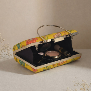 Bolso de Mano Bordado Floral Amarillo Mostaza con Lentejuelas y Trabajo de Hilo, Elegante Bolso de Noche para Mujer para Uso Festivo - Product Image 3