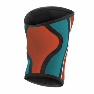 Les genouillères de compression premium aident à réduire la fatigue musculaire, à améliorer la stabilité et à augmenter la confiance lors d'entraînements exigeants. - Product Image 3