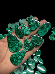 Malachite naturelle, cabochon de pierre précieuse en vrac, poli, certifié par un tiers, sans traitement, formes variées, pour la fabrication de pendentifs et bijoux - Product Image 3