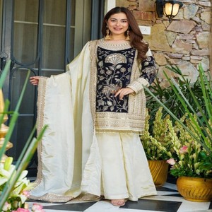 ヴァストラコテージ フレンチクレープスパンコール刺繍入り伝統的なクルタパラッツォセット、ホワイトデュパッタ付き、長袖、女性用エスニックウェア - Product Image 6