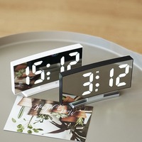 Jam Alarm Cermin Lengkung Digital dengan Temperatur, Snooze, Mode Malam, Jam Meja, Saklar Mode, Memori Daya Mati, Jam LED