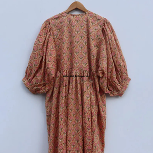 Hermoso vestido floral de algodón con estampado a mano, vestido para uso casual, vestido con estampado a mano. - Product Image 3