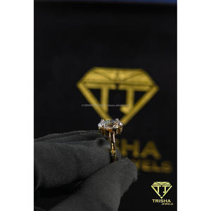 Elegante anillo de compromiso con diamante moissanita de corte ovalado VVS, plata de ley 925 chapada en oro amarillo, joyería de Trisha Jewels - Product Image 4