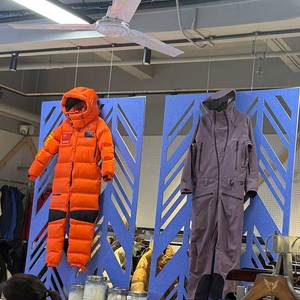 Traje de Esquí Personalizado Transpirable con Cremallera, Chaqueta y Pantalones de Snowboard para Invierno, Relleno de Plumón, Resistente al Viento, 100% Nailon, OEM ODM - Product Image 4