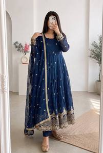 HENIXA CREATION Ensemble Kurta bleu foncé brodé, coupe ajustée, longueur ras du sol, avec Dupatta – Robe de mariée traditionnelle indienne et pakistanaise pour femme - Product Image 2