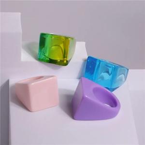 Anillo de Resina de Lujo Personalizado de la Mejor Calidad, Hecho a Mano, Altamente Pulido, Hermoso y Colorido, para Mujer, de la India - Product Image 3