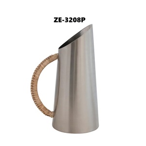 Carafe décorative de luxe en métal, faite à la main, centre de table haut de gamme, tasses à café de mariage en acier inoxydable de luxe avec couvercles anti-fuite - Product Image 1