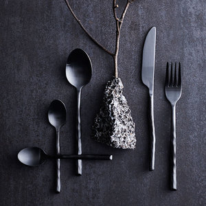 Juego de Cubiertos Negros Martillados - Tenedor, Cuchillo y Cuchara Portátiles para el Hogar, Bodas, Restaurantes y Regalos - Product Image 3