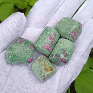 Vente en gros en vrac Pierres de culbutage en cristal poli Fuchsite rubis naturel modèle K9 pour la décoration de la maison Cadeaux de guérison par la lumière - Product Image 2