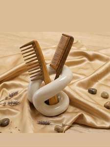 Peine de madera de Neem ayurvédico, ecológico, natural, para el cuidado del cuero cabelludo y el cabello, regalos y artesanías. - Product Image 5